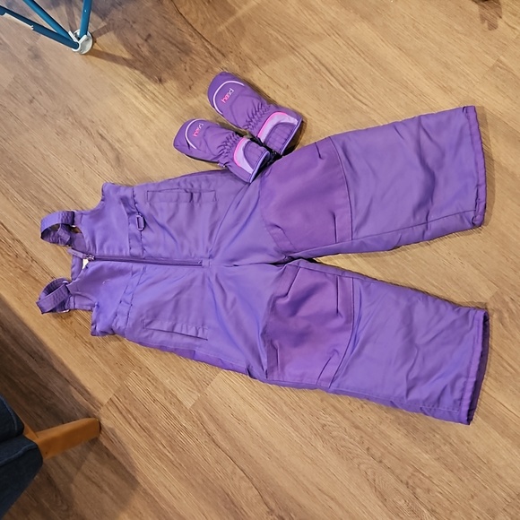 Head Other - Snow suit and head gloves size 4t